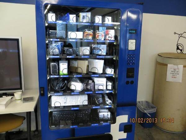 Electronics vending machine