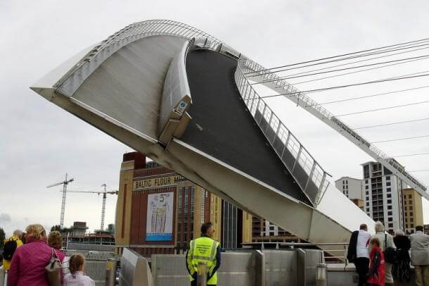 Engineering at Its Best - The Gateshead Millennium Bridge 6