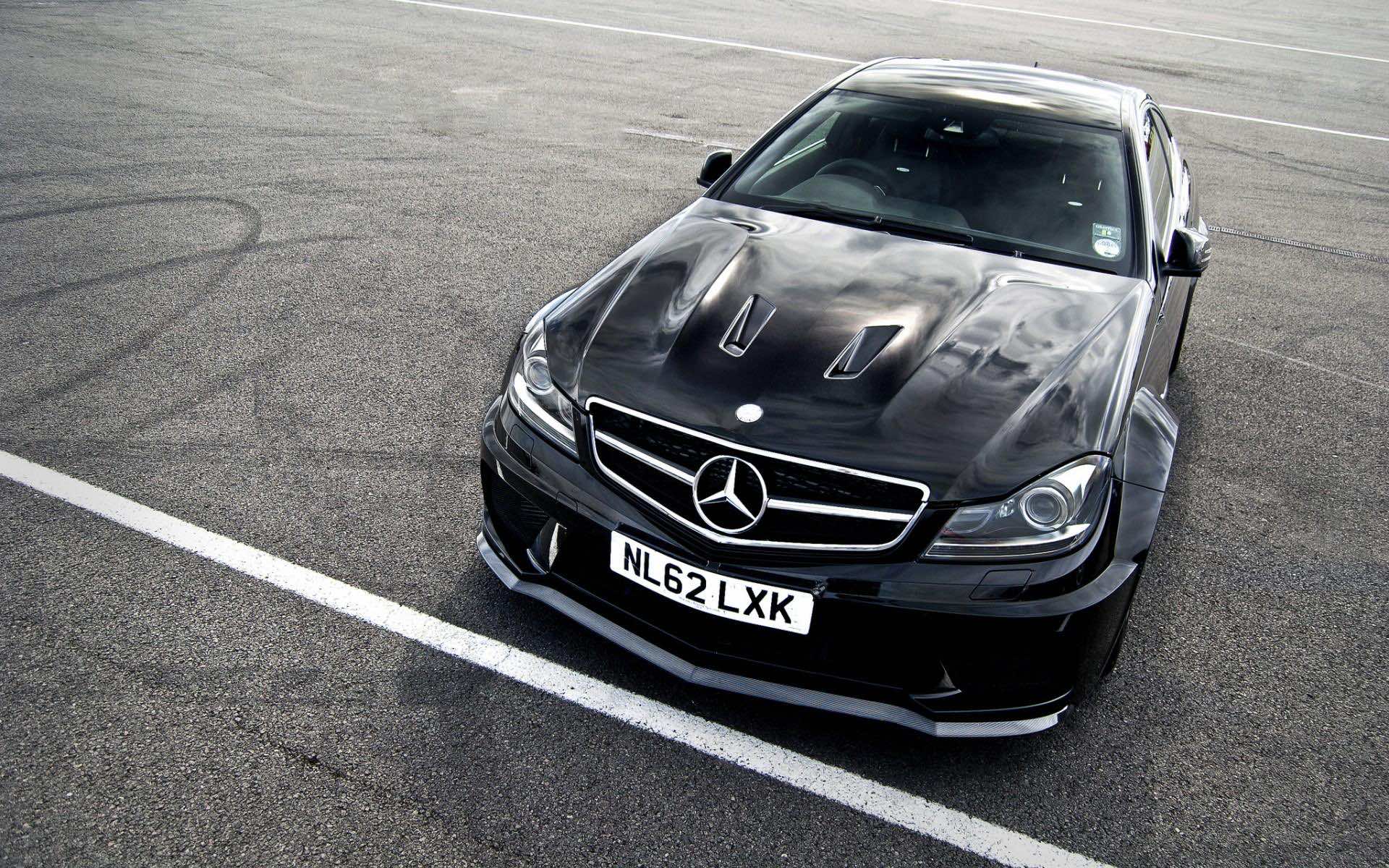Wallpapers of Mercedes Benz For Download