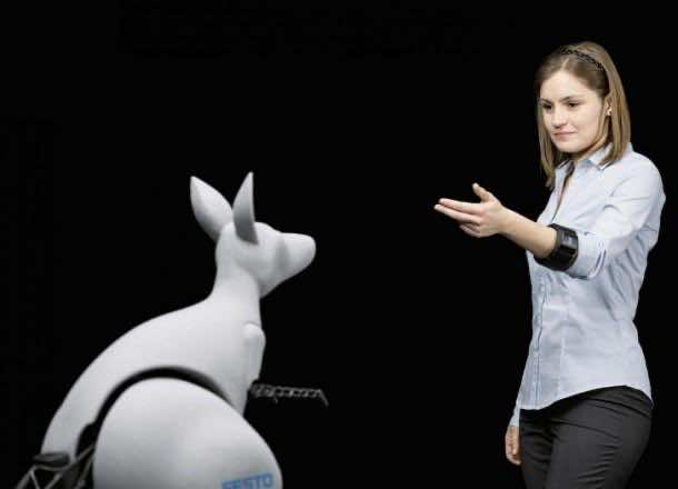 Bionic-Kangaroo-controlled-by-gestures