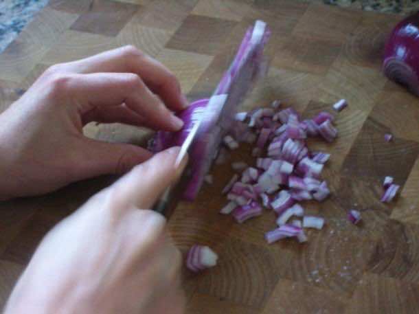 3. Use butter to preserve cut onions