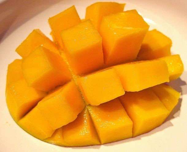 2. Eat Mangoes like a Boss