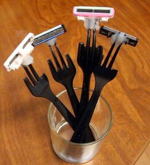 4. Plastic Fork Razor