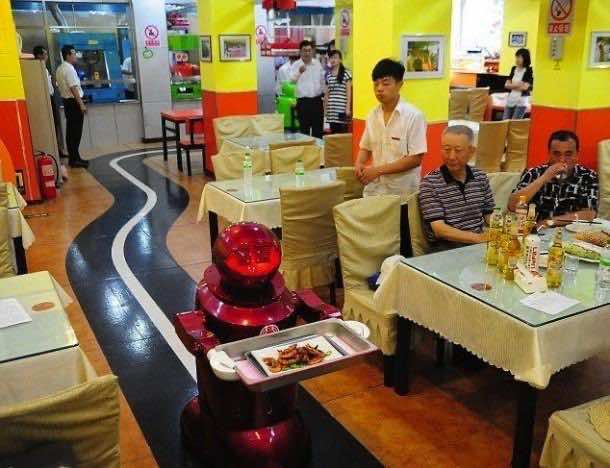 Robots working in Restaurants in China2