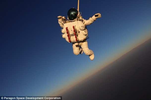 Google Senior Executive Breaks Felix Baumgartner’s Record for Highest Parachute Jump2