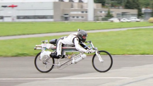 Francois Gissy Managed 333 km:h on Rocket-powered Bicycle4