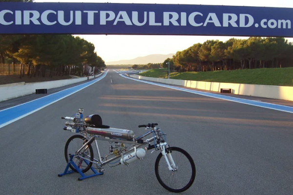 Francois Gissy Managed 333 km:h on Rocket-powered Bicycle5