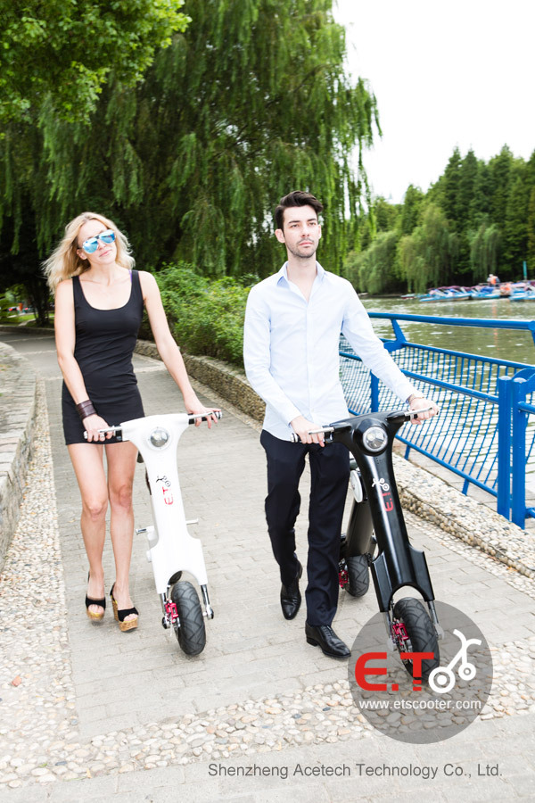 The Foldable Electric Scooter can be Folded in Five Seconds