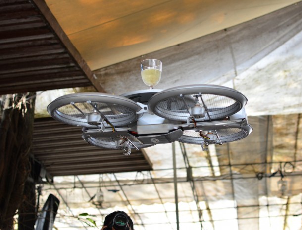 Singapore Restaurant to Use Drone Waiters3
