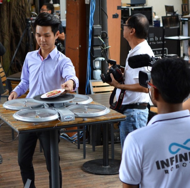 Singapore Restaurant to Use Drone Waiters5