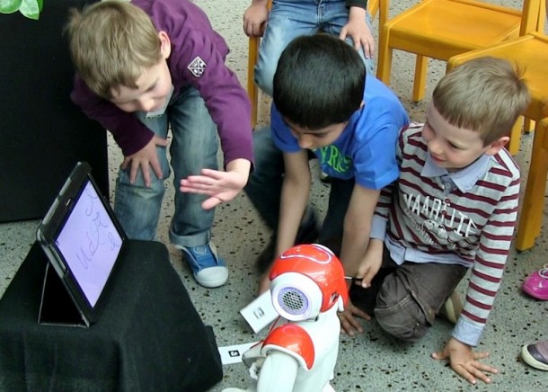 CoWriter Allows Students to Learn via Robots 6