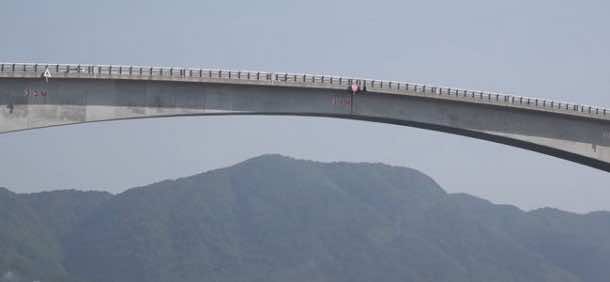 Dangerous bridge Japan4
