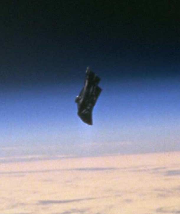 The Black Knight – Mysterious Object Orbiting Earth 3