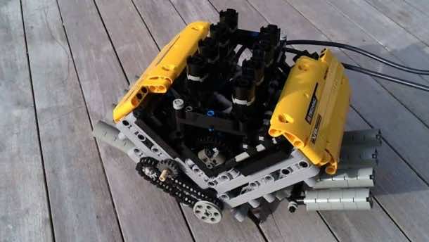 Working LEGO V8 pneumatic Engine