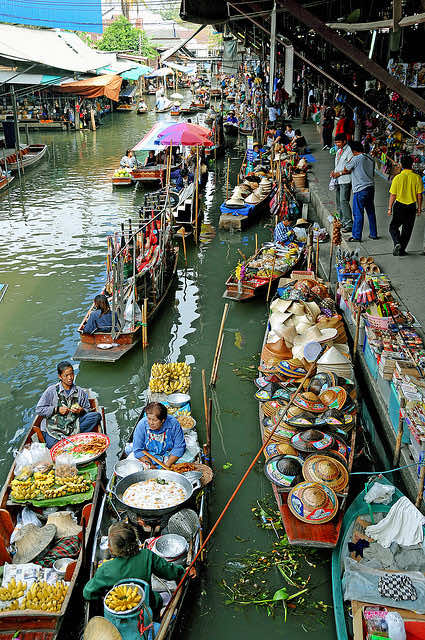 You’ll Need A Bag And A Boat For This Market In Thailand 12