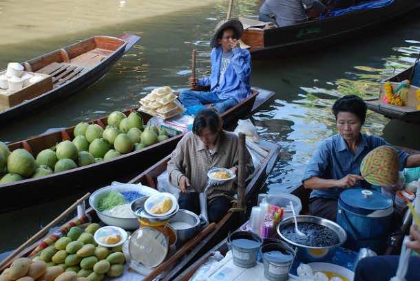 You’ll Need A Bag And A Boat For This Market In Thailand 7