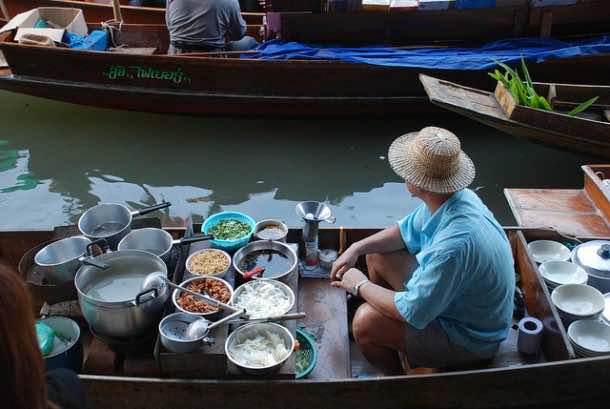 You’ll Need A Bag And A Boat For This Market In Thailand 9