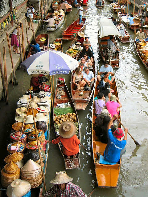 You’ll Need A Bag And A Boat For This Market In Thailand 2