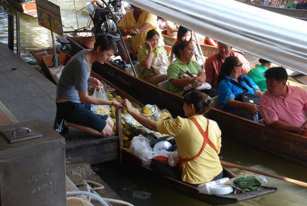 You’ll Need A Bag And A Boat For This Market In Thailand 5