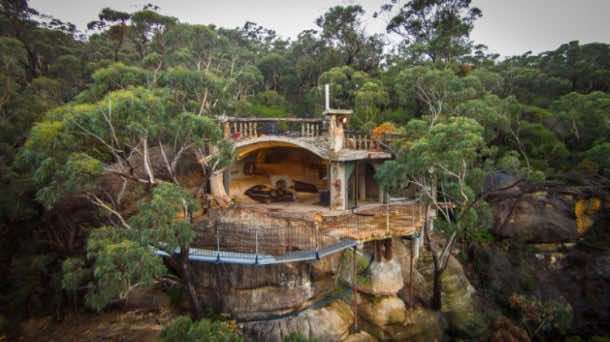 Amazing Clifftop Cave Home in Blue Mountains 2