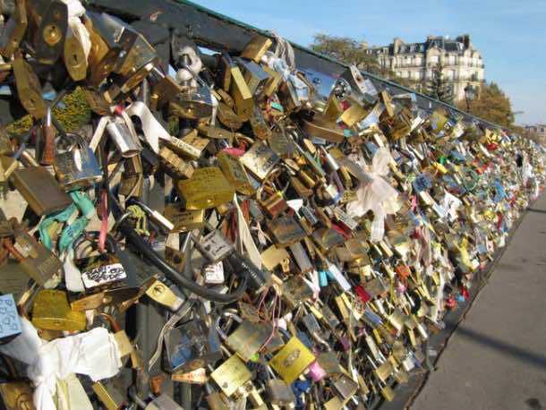 Lover Locks Pont des Arts bridge2