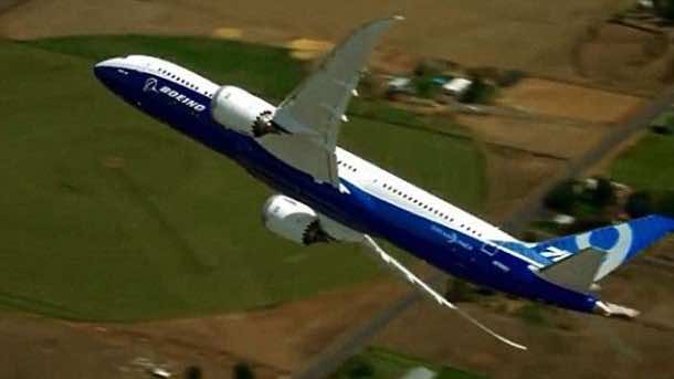 New Boeing 787-9 Dreamliner Exhibits Almost Vertical Take-Off 4