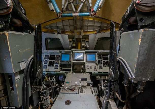 Russian abandoned shuttle hanger9