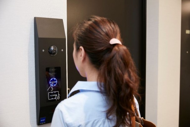 Strange Hotel In Japan Has Robotic Staff 5