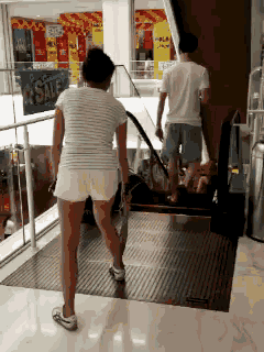 escalator accident in China
