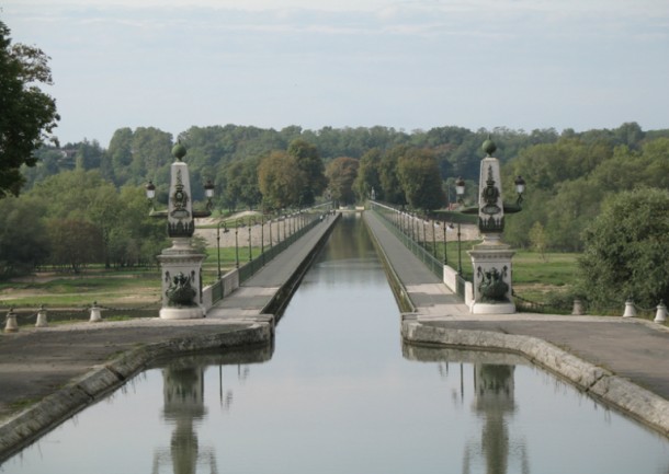 World’s 10 Most Amazing Water Bridges 5