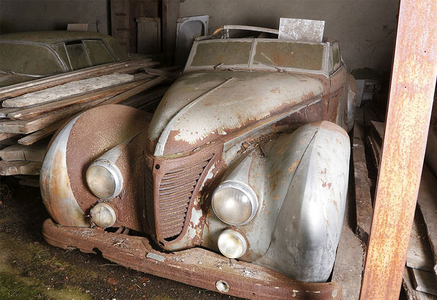 vintage cars found at french farmhouse6