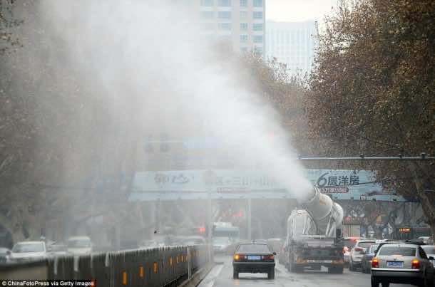 China Is Fighting Pollution By Using Water Mist Cannons 2