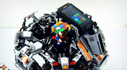 7 Wonderfully Engineered Gadgets Made Out Of LEGO 1