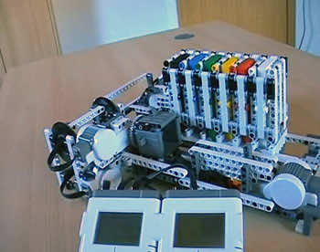 7 Wonderfully Engineered Gadgets Made Out Of LEGO 2aa