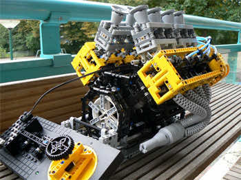 7 Wonderfully Engineered Gadgets Made Out Of LEGO 7a