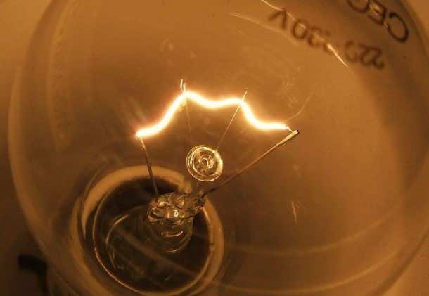 MIT Has Made Incandescent Bulbs More Efficient Than LEDs 2