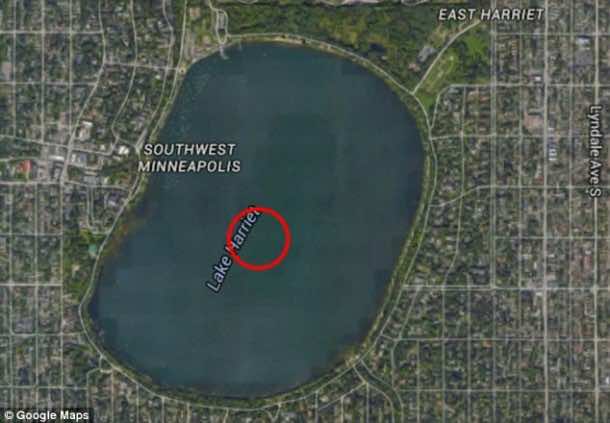 A Mystery Plane Was Spotted In The Bottom Of A Minneapolis Lake On Google Earth 2