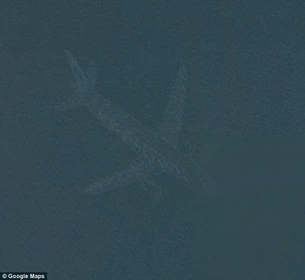 A Mystery Plane Was Spotted In The Bottom Of A Minneapolis Lake On Google Earth