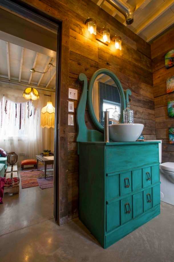 Canadian Woman Built A Dream House Using Shipping Containers 13