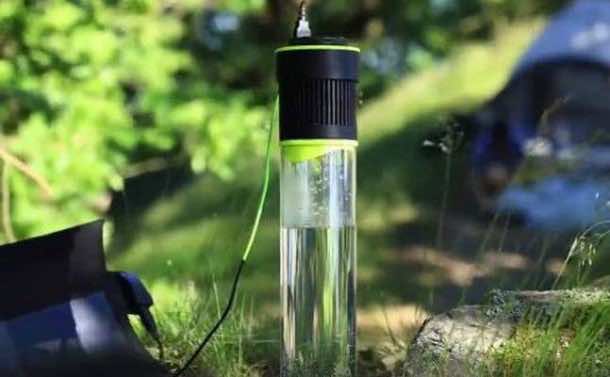 Fontus Is A Self-Filling Water Bottle That Turns Air Into Potable Water