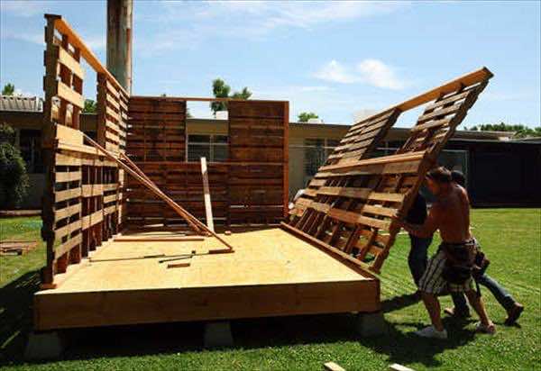 Here’s How You Can Build A House Using Pallets 2