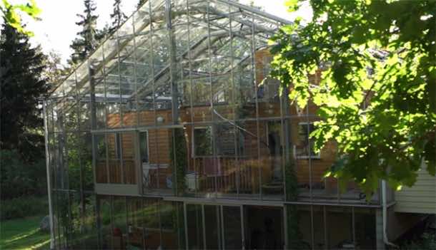 Swedish Couple Has A Greenhouse Surrounding Their House 2