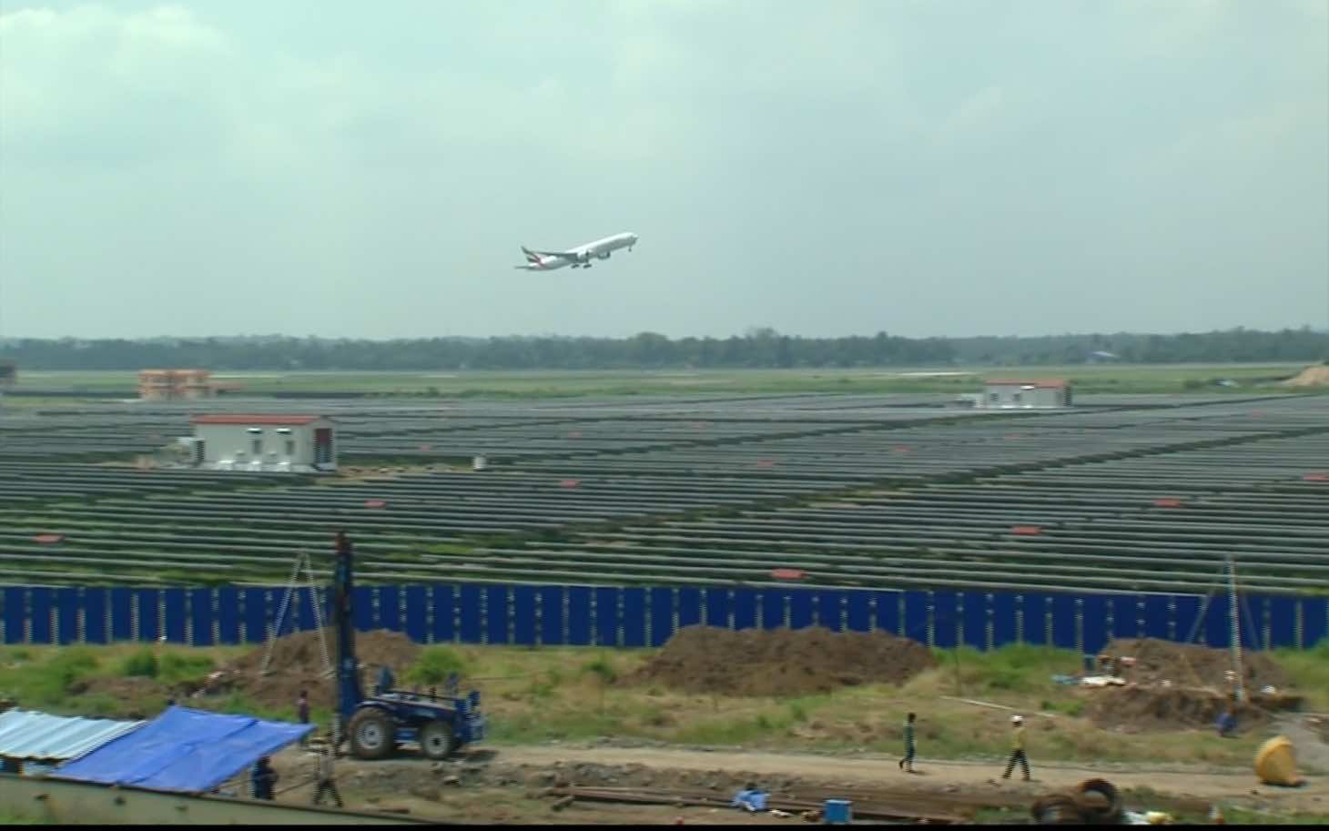 world's solar-powered airport2