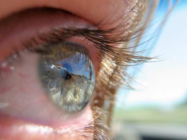 Google overtakes Sony's Smart Lens, Patents Smart Device injected into the eyeball_Image 4_Wonderful Engineering