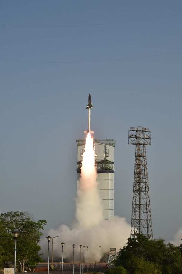 Here Are The Amazing Pictures From The Indias First Ever Space Shuttle Launch_Image 6