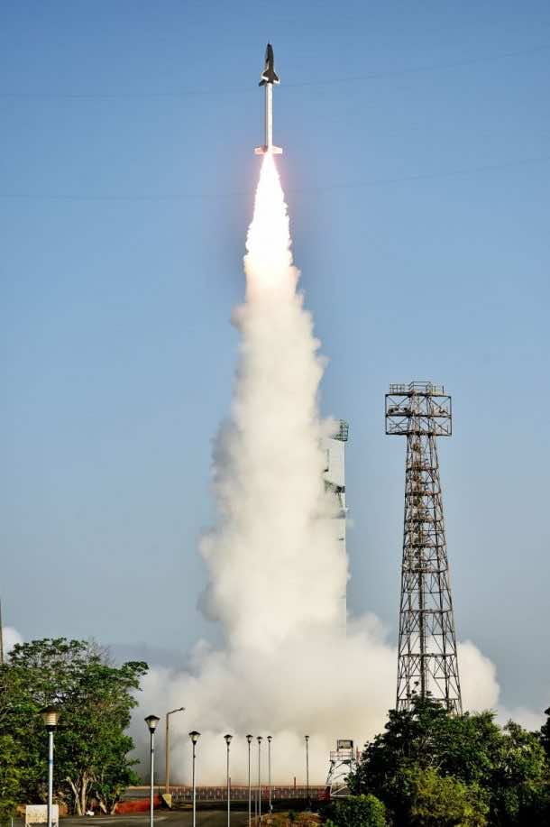 Here Are The Amazing Pictures From The Indias First Ever Space Shuttle Launch_Image 8