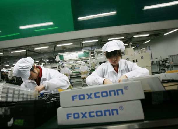 Foxconn dismisses 60000 workers 
