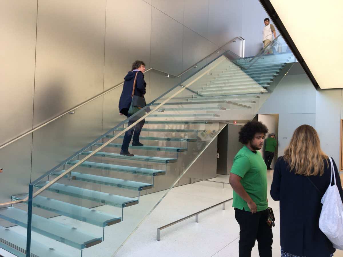 1 million dollar stair Apple store4