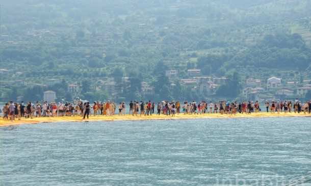 620,000 People Walk On Water Of Lake Iseo_Image 12