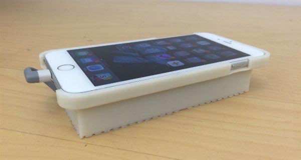 This 3D Printed Phone Case Lets An iPhone Run Android_Image 2